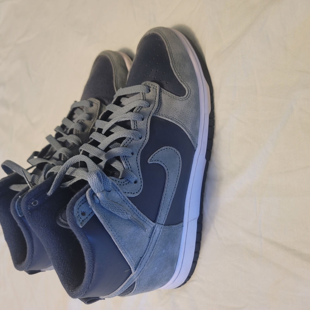 Nike Men's Gray and Black Sneakers